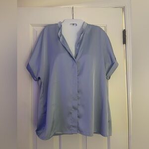 🩷 3/$18 SHEIN sky blue women’s satin short sleeve blouse button down top
